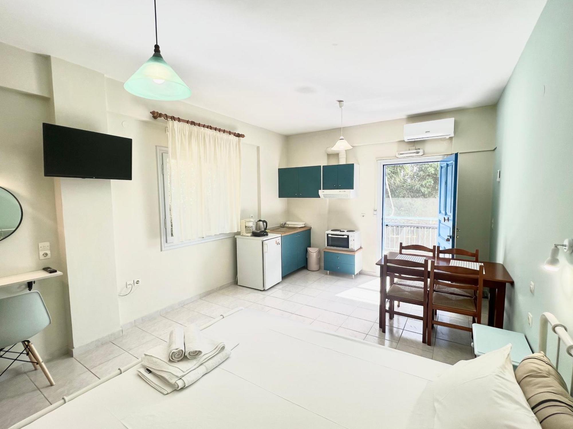 Ilias Apartment Finikounta